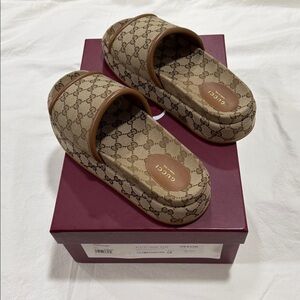 Gucci Beige and Brown Sandals
